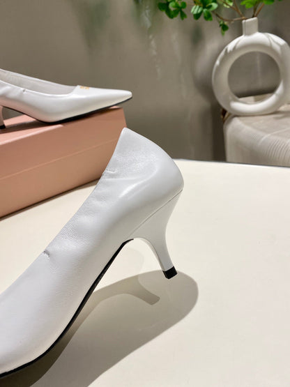 POINTED-TOE MID HEEL PUMPS IN WHITE SMOOTH LAMBSKIN
