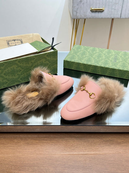 HORSEBIT MULE IN LIGHT PINK CALFSKIN AND LAMB WOOL LINING