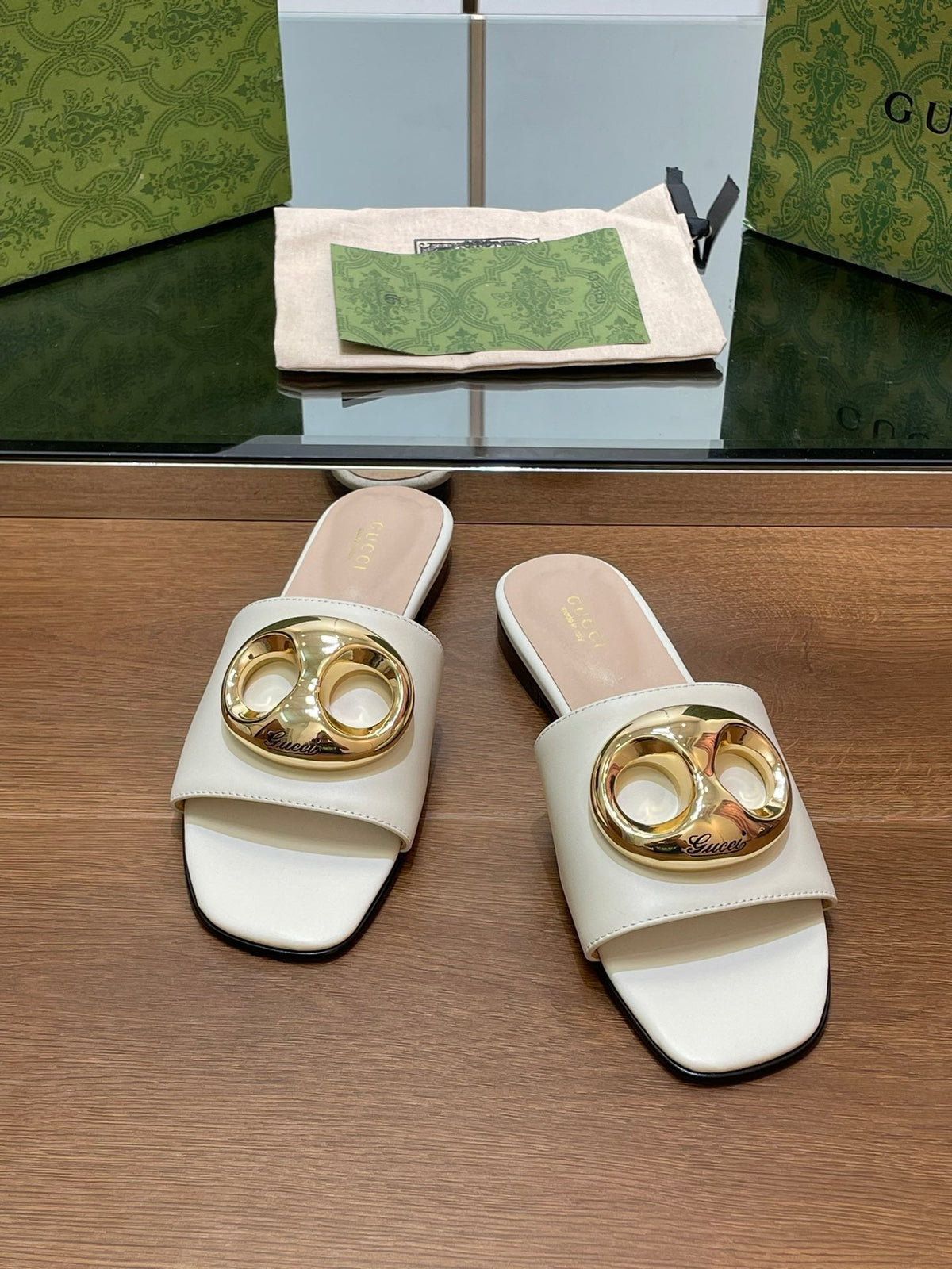 FLAT MULE IN WHITE CALFSKIN WITH GOLD HARDWARE