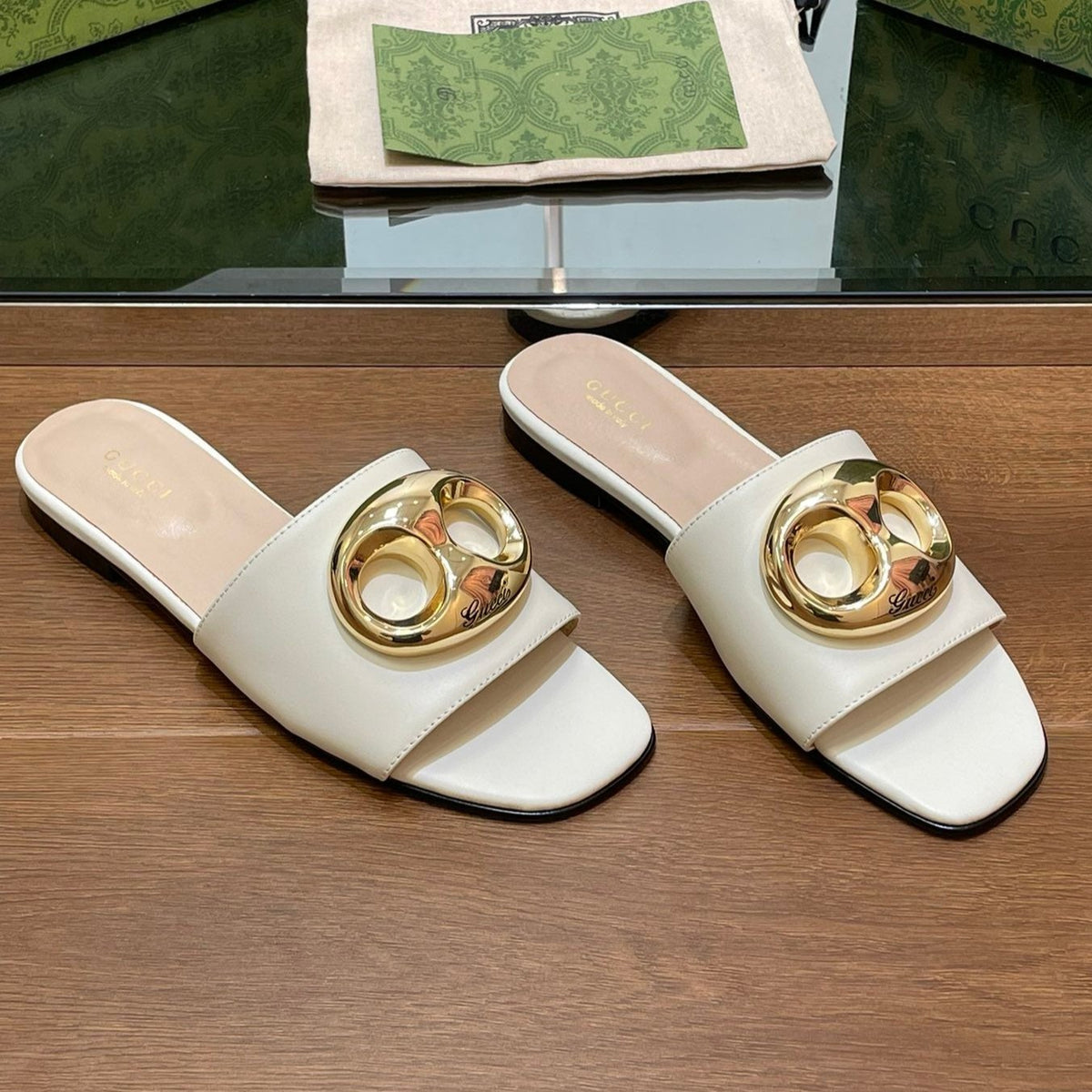 FLAT MULE IN WHITE CALFSKIN WITH GOLD HARDWARE