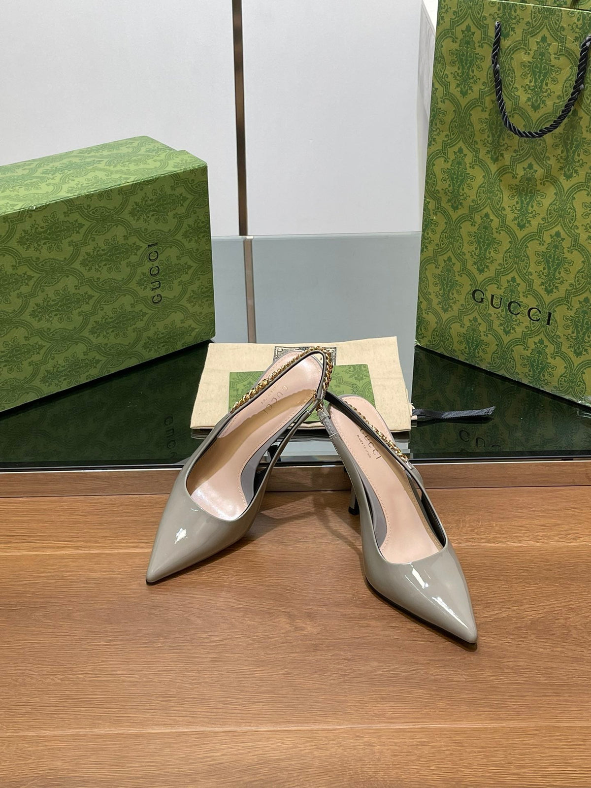 GG HIGH SLINGBACK 10.5 CM IN DOVE GREY GLOSSY CALFSKIN WITH GOLD HARDWARE