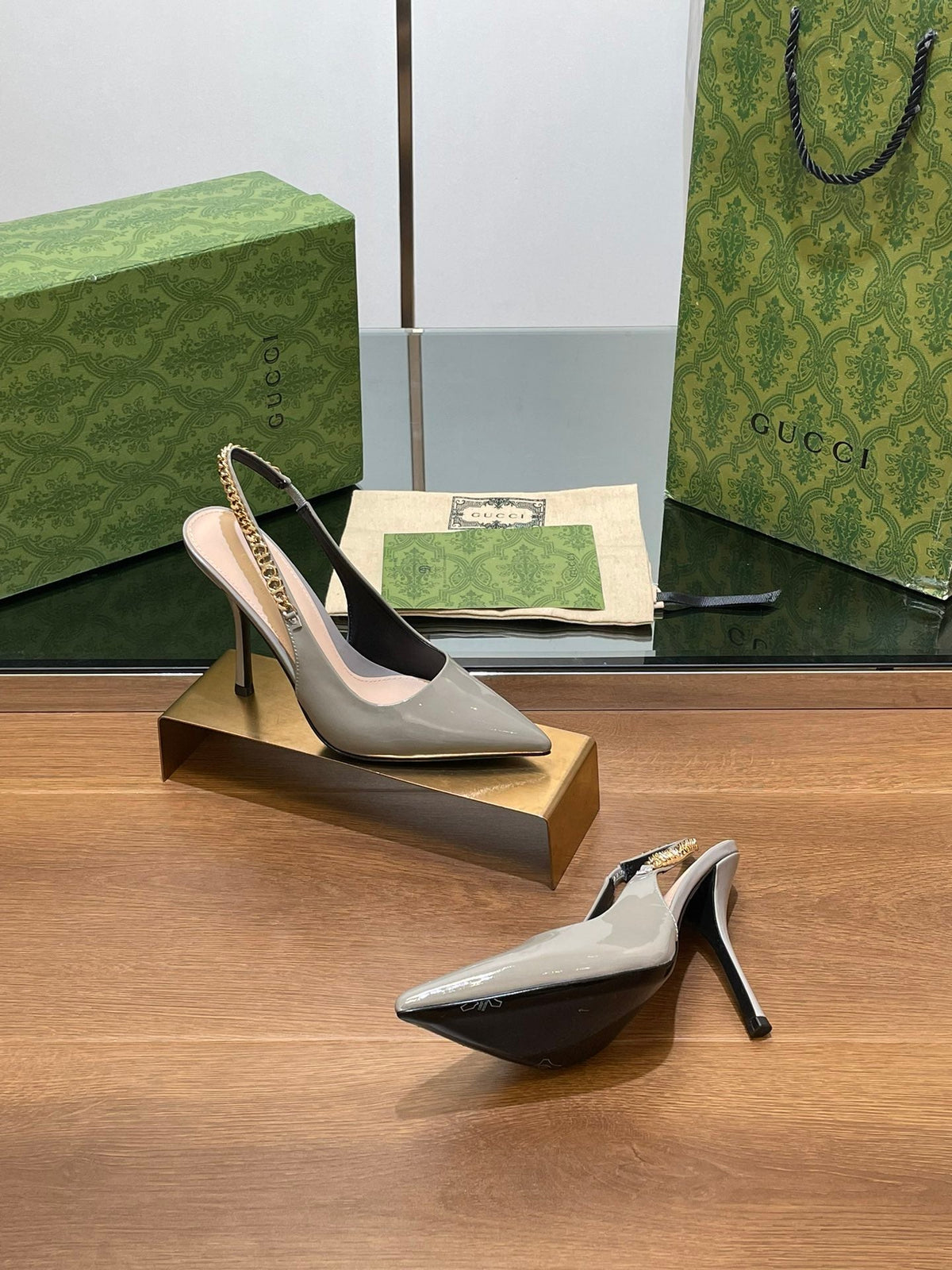 GG HIGH SLINGBACK 10.5 CM IN DOVE GREY GLOSSY CALFSKIN WITH GOLD HARDWARE