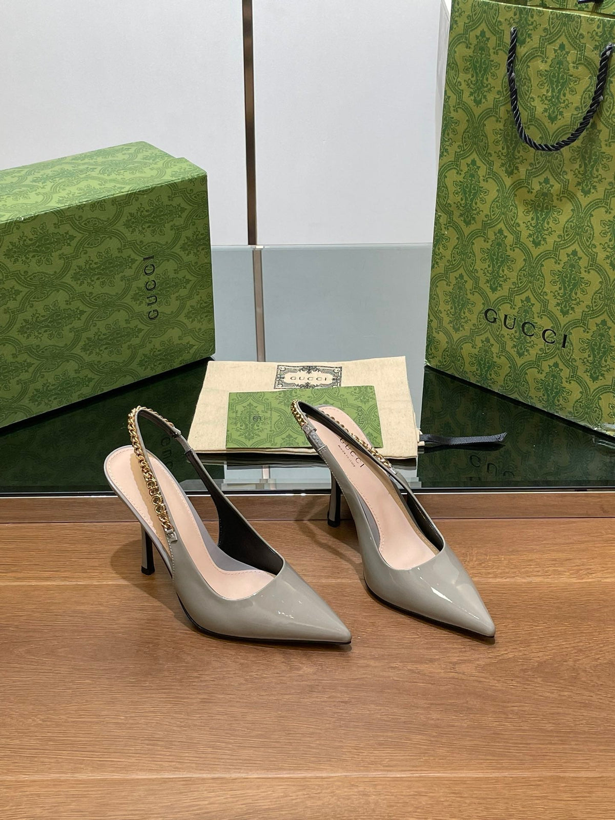 GG HIGH SLINGBACK 10.5 CM IN DOVE GREY GLOSSY CALFSKIN WITH GOLD HARDWARE