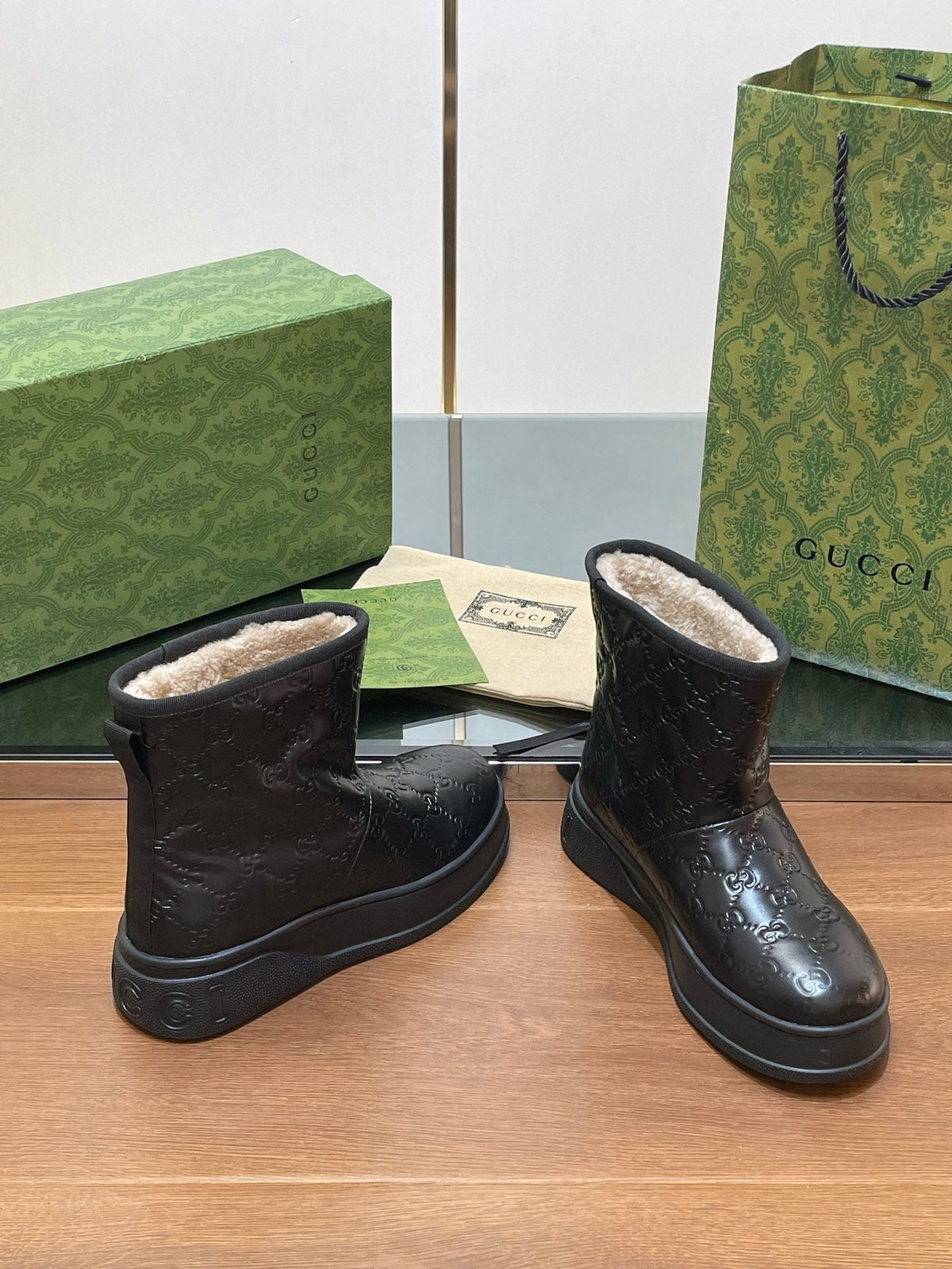 GG UGG BOOTS IN BLACK EMBOSSED SUEDE AND BEIGE WOOL LINING