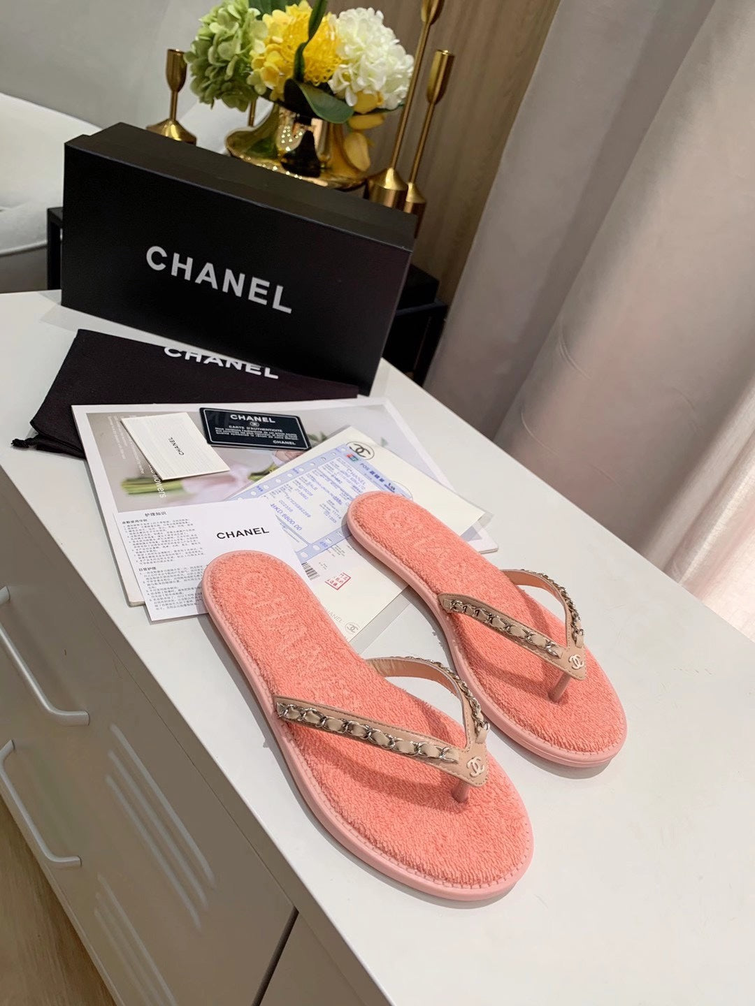 THONG SLIPPERS IN LIGHT PINK COWHIDE