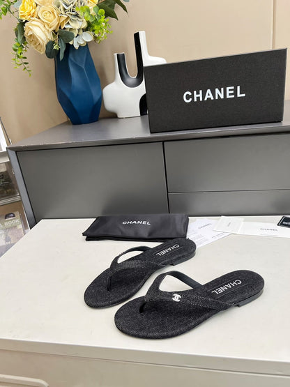 THONG SLIPPERS IN BLACK DENIM