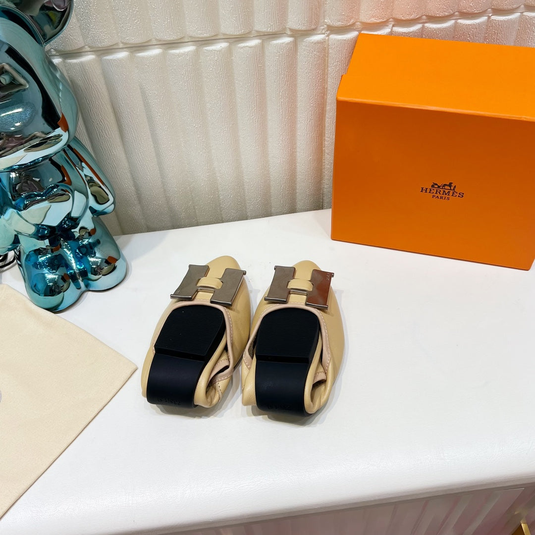 H-BUCKLE BALLLET FLAT BEIGE CALFSKIN