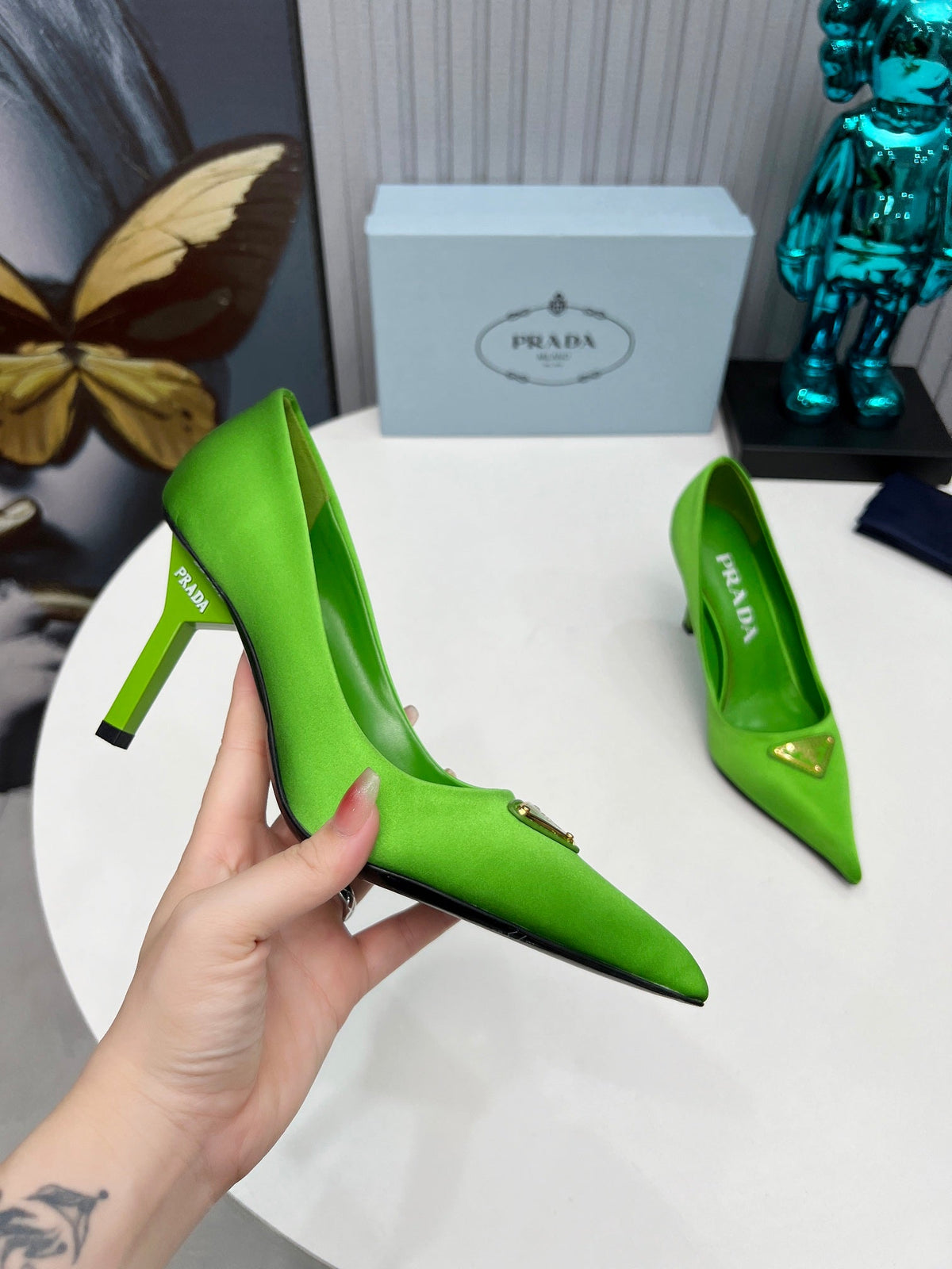 HIGH-HEEL PUMPS IN THYME GREEN SATIN