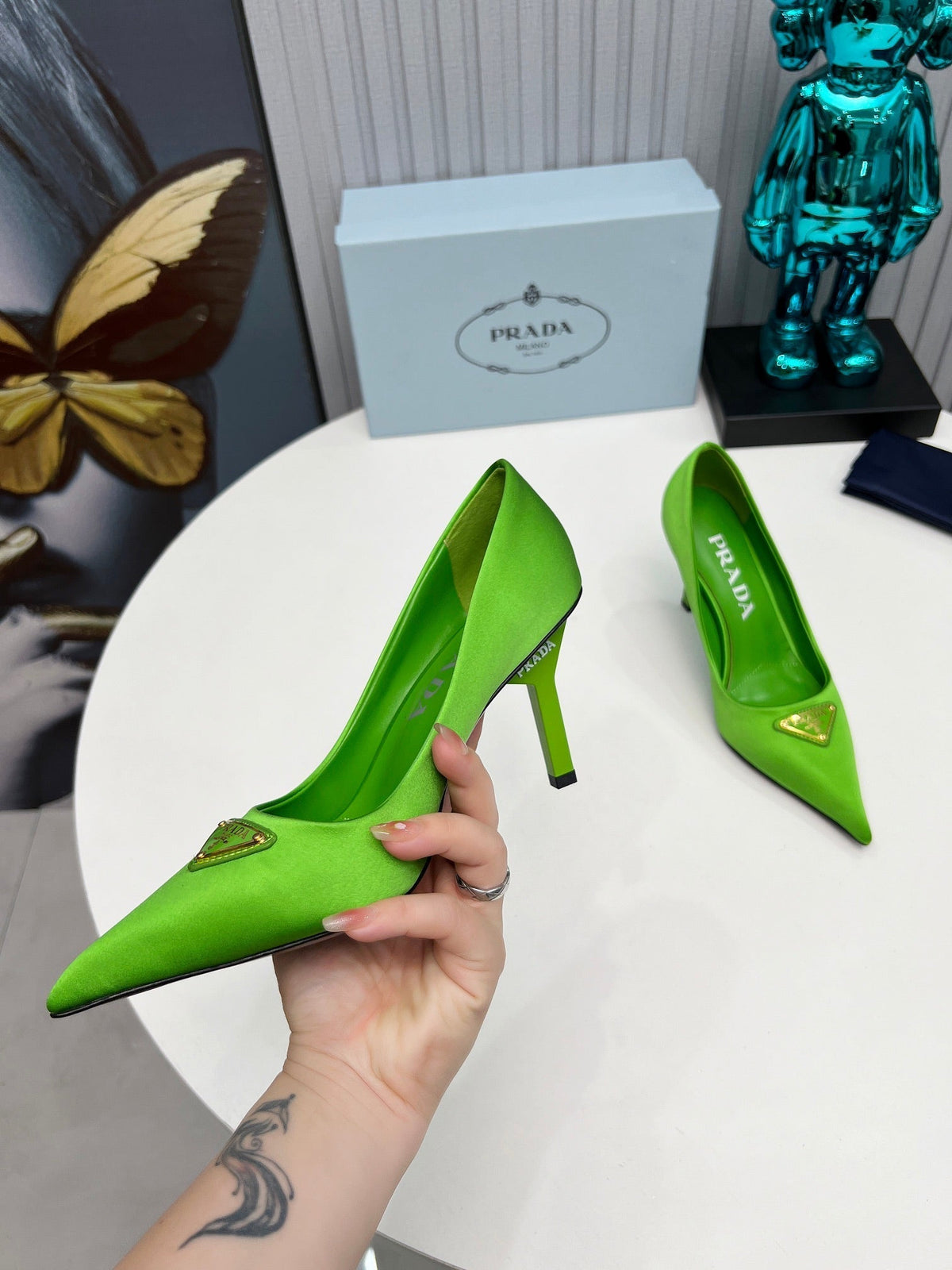 HIGH-HEEL PUMPS IN THYME GREEN SATIN