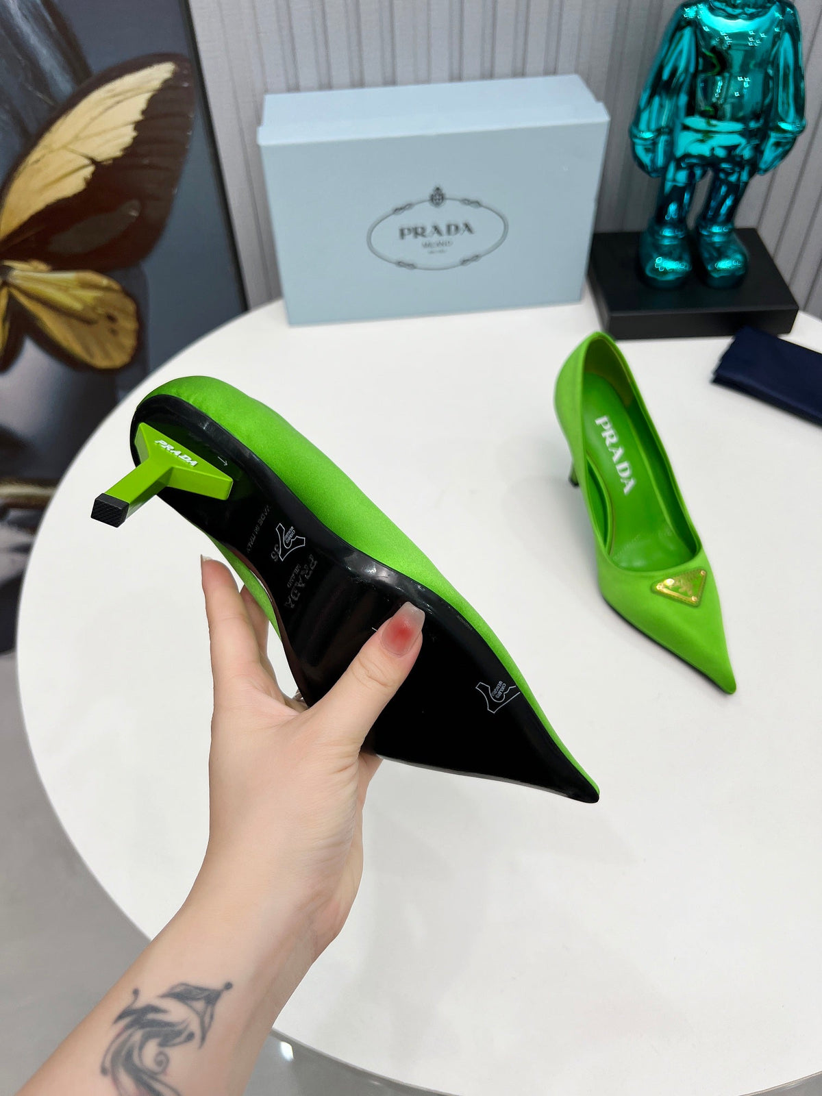 HIGH-HEEL PUMPS IN THYME GREEN SATIN
