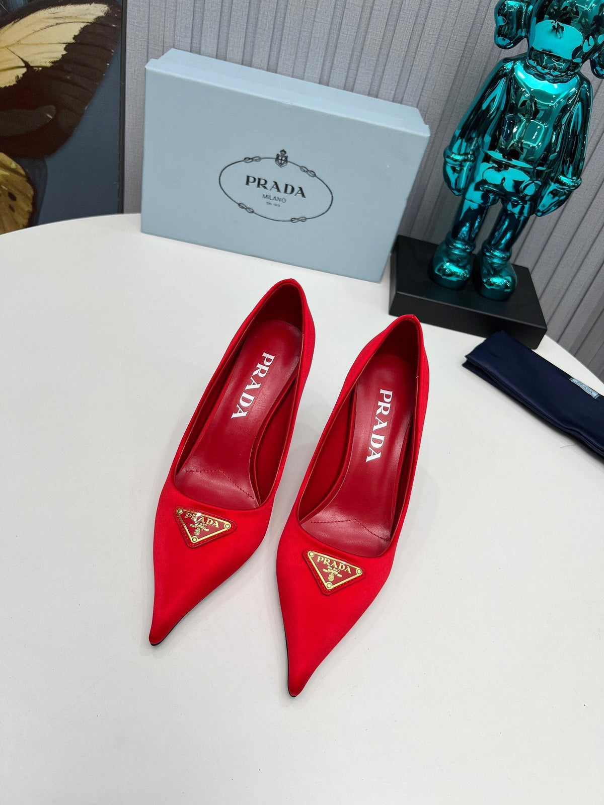 HIGH-HEEL PUMPS IN RED SATIN