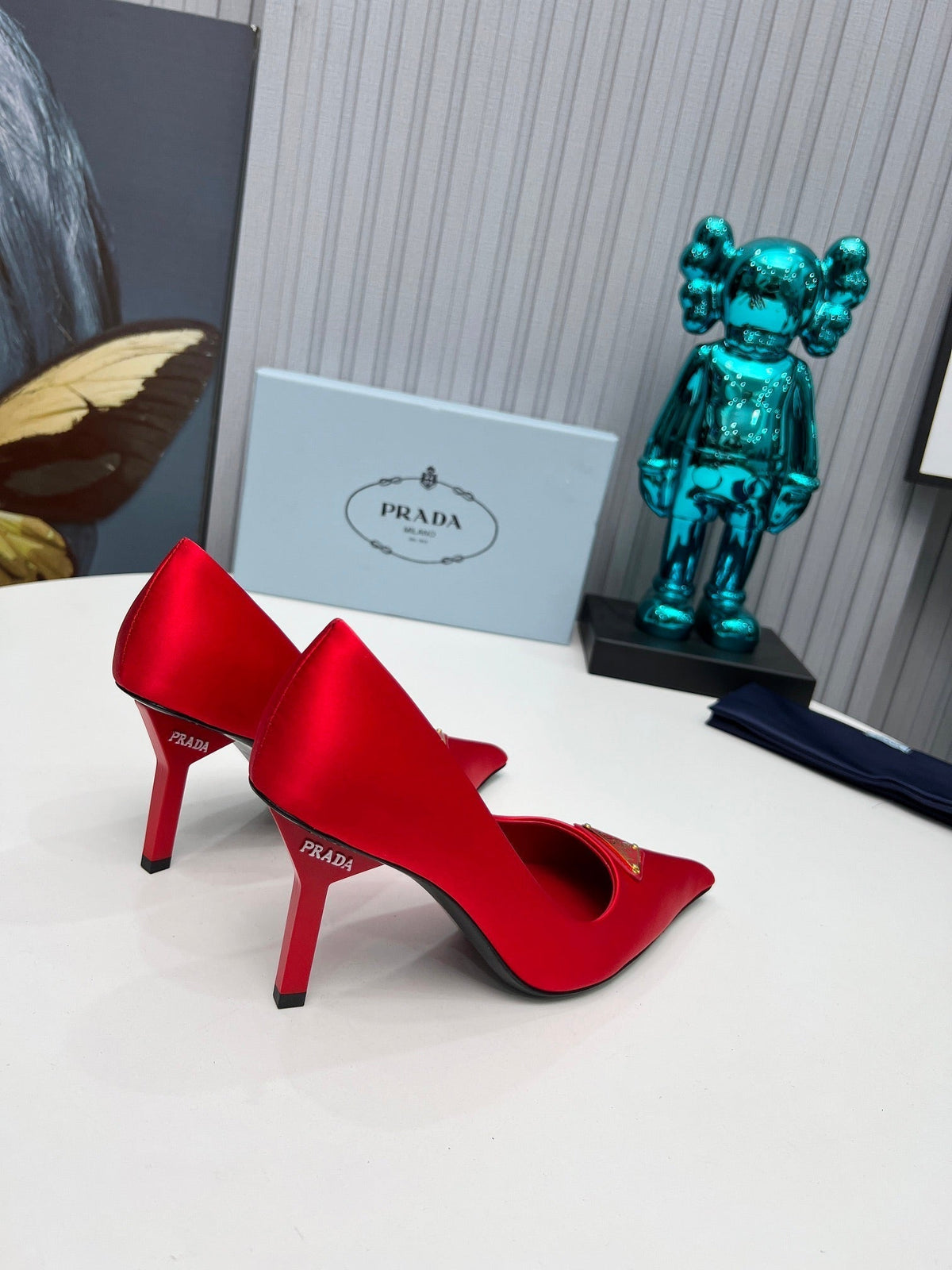 HIGH-HEEL PUMPS IN RED SATIN