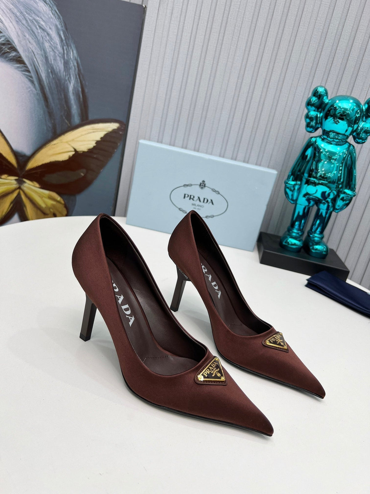 HIGH-HEEL PUMPS IN CHOCOLATE BROWN SATIN
