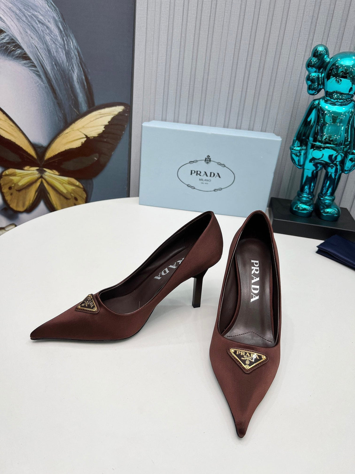 HIGH-HEEL PUMPS IN CHOCOLATE BROWN SATIN