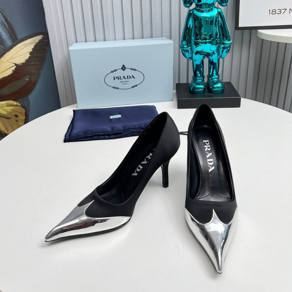 HIGH POINTED-TOE PUMPS IN BLACK MIX SILVER SATIN