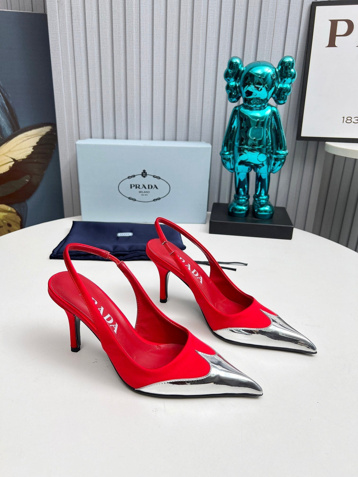 HIGH SLING BACK PUMPS IN SILVER MIX RED SATIN