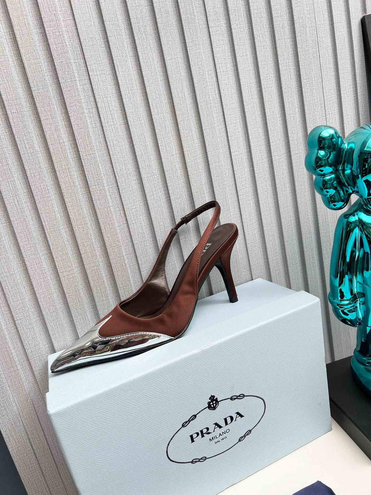 HIGH SLING BACK PUMPS IN SILVER MIX CHOCOLATE SATIN