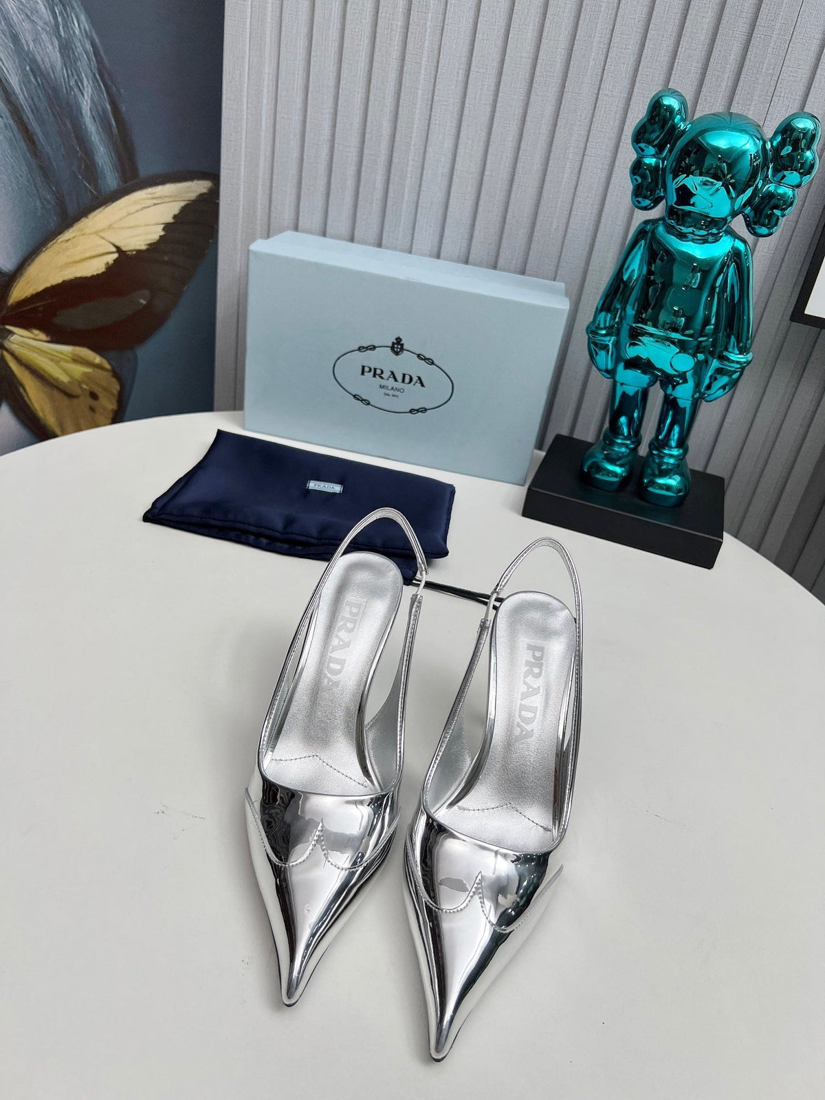 HIGH SLING BACK PUMPS IN SILVER GLOSSY CALFSKIN