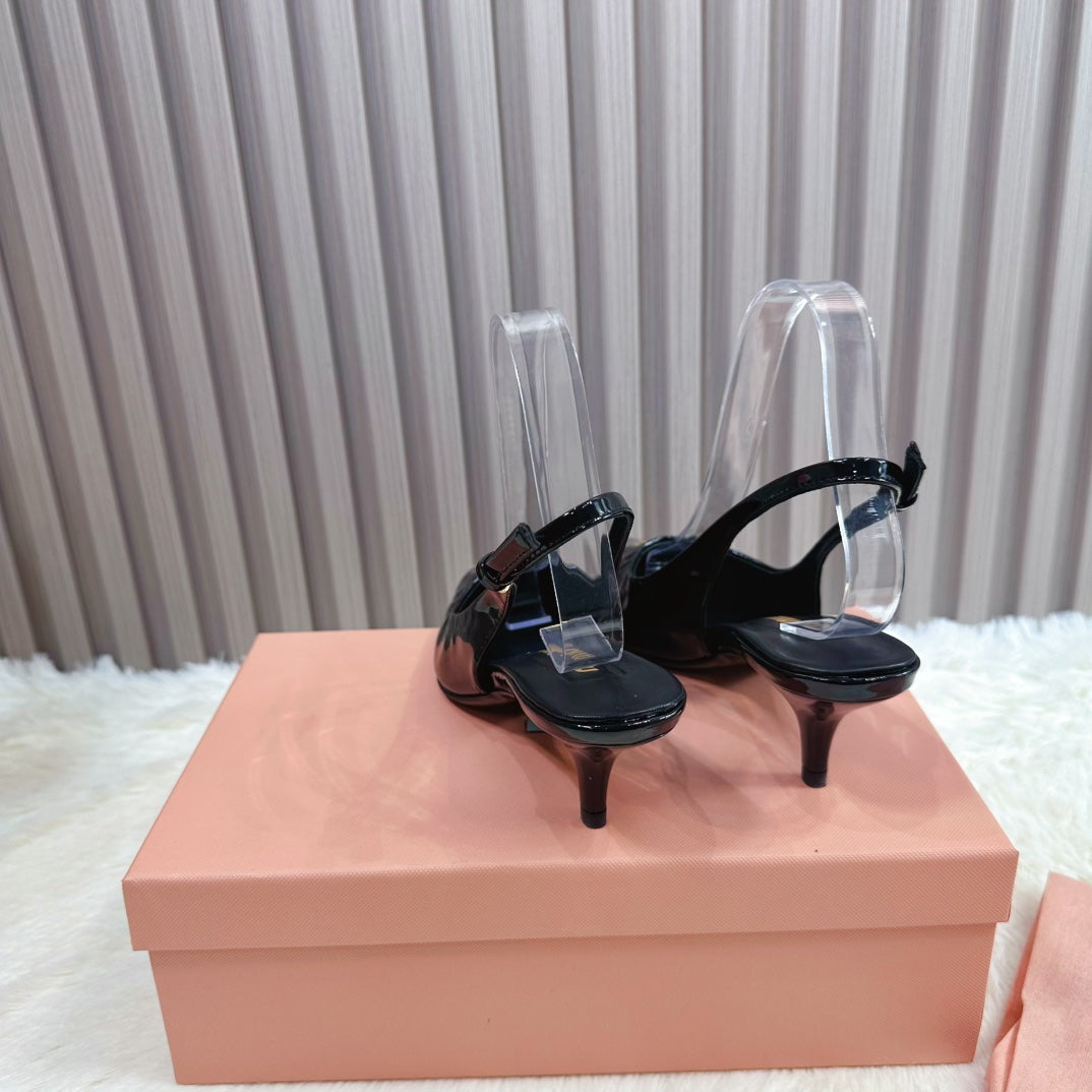 POINTED-TOE SLINGBACK IN BLACK GLOSSY CALFSKIN