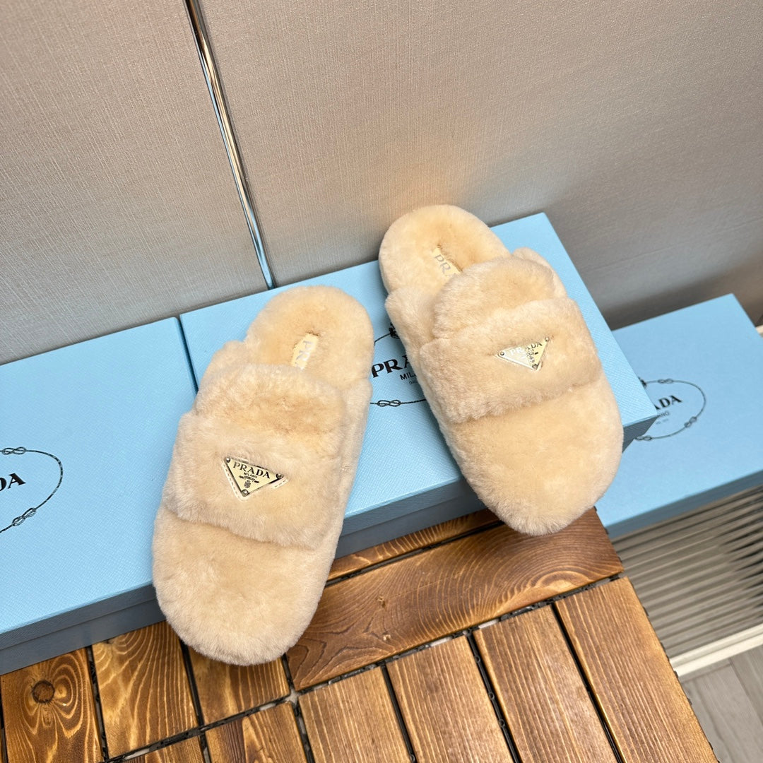 FLAT MULES IN TUSCAN BEIGE RABBIT FUR