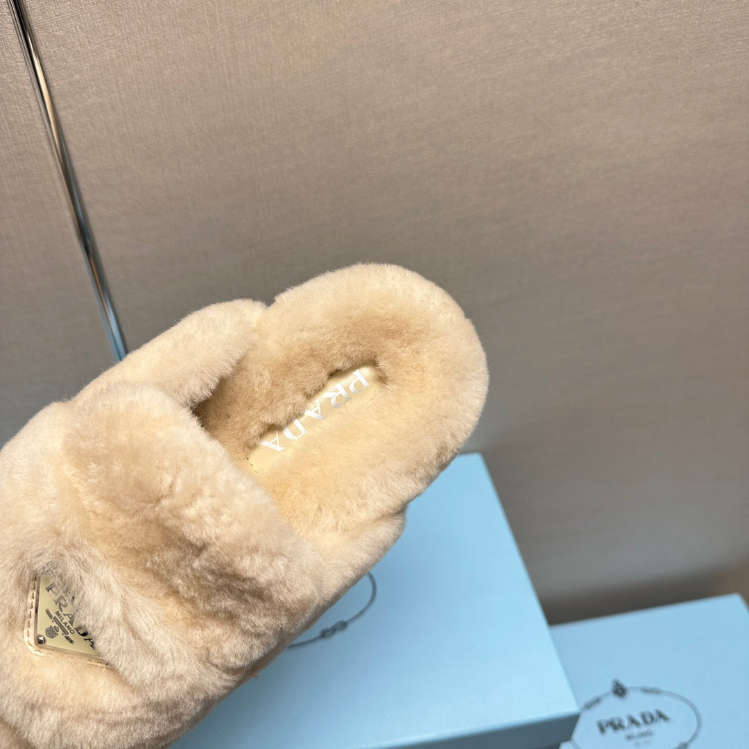 FLAT MULES IN TUSCAN BEIGE RABBIT FUR