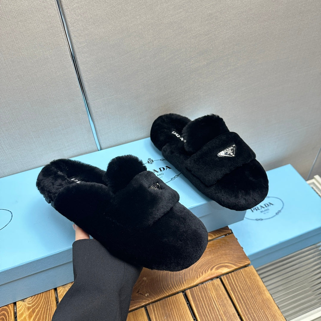 FLAT MULES IN BLACK RABBIT FUR