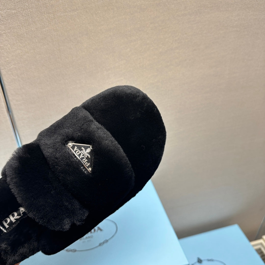 FLAT MULES IN BLACK RABBIT FUR