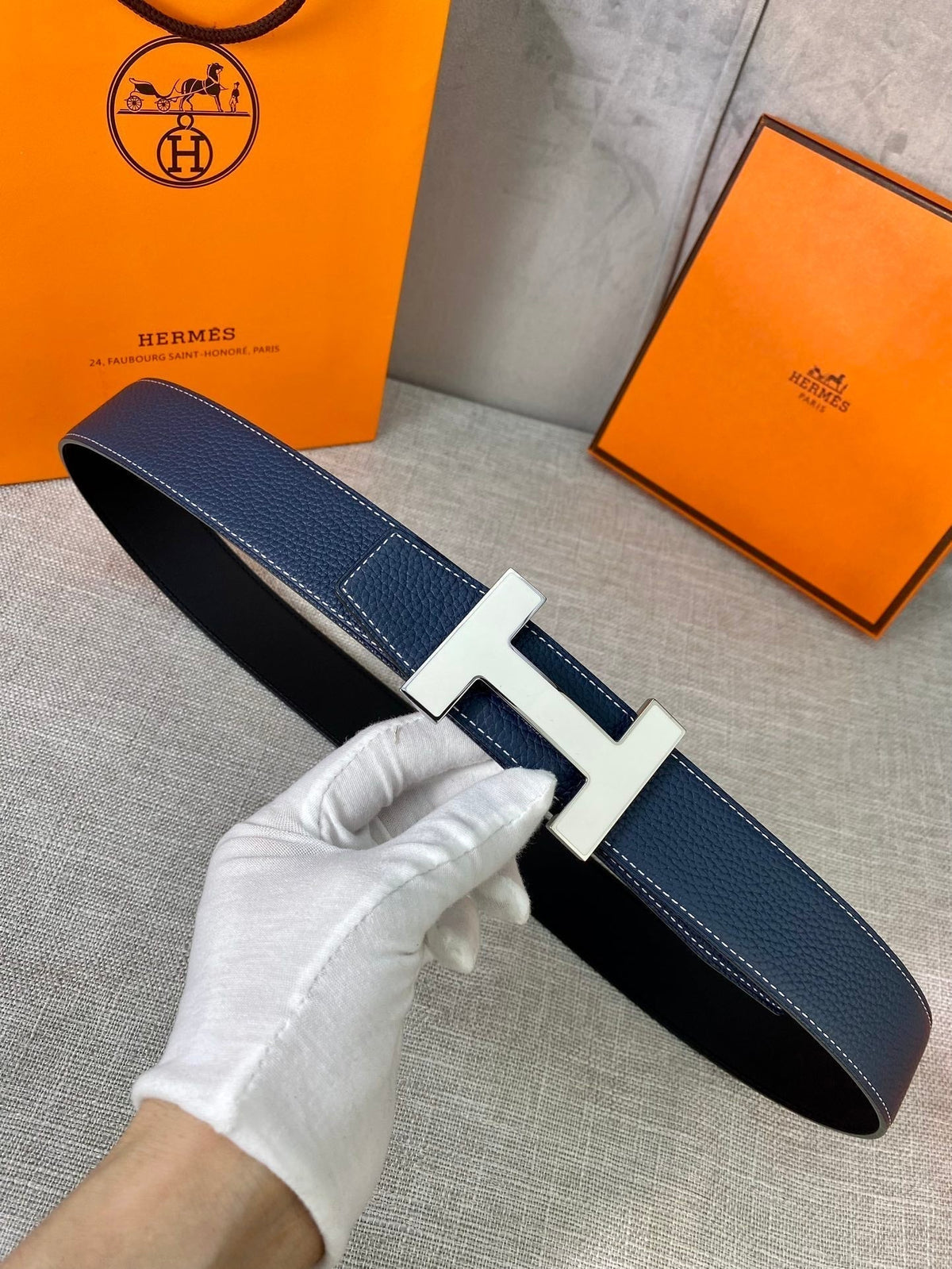 HM CONSTANCE BELT BUCKLE & REVERSIBLE NAVY BLUE LEATHER STRAP 38MM SILVER HARDWARE