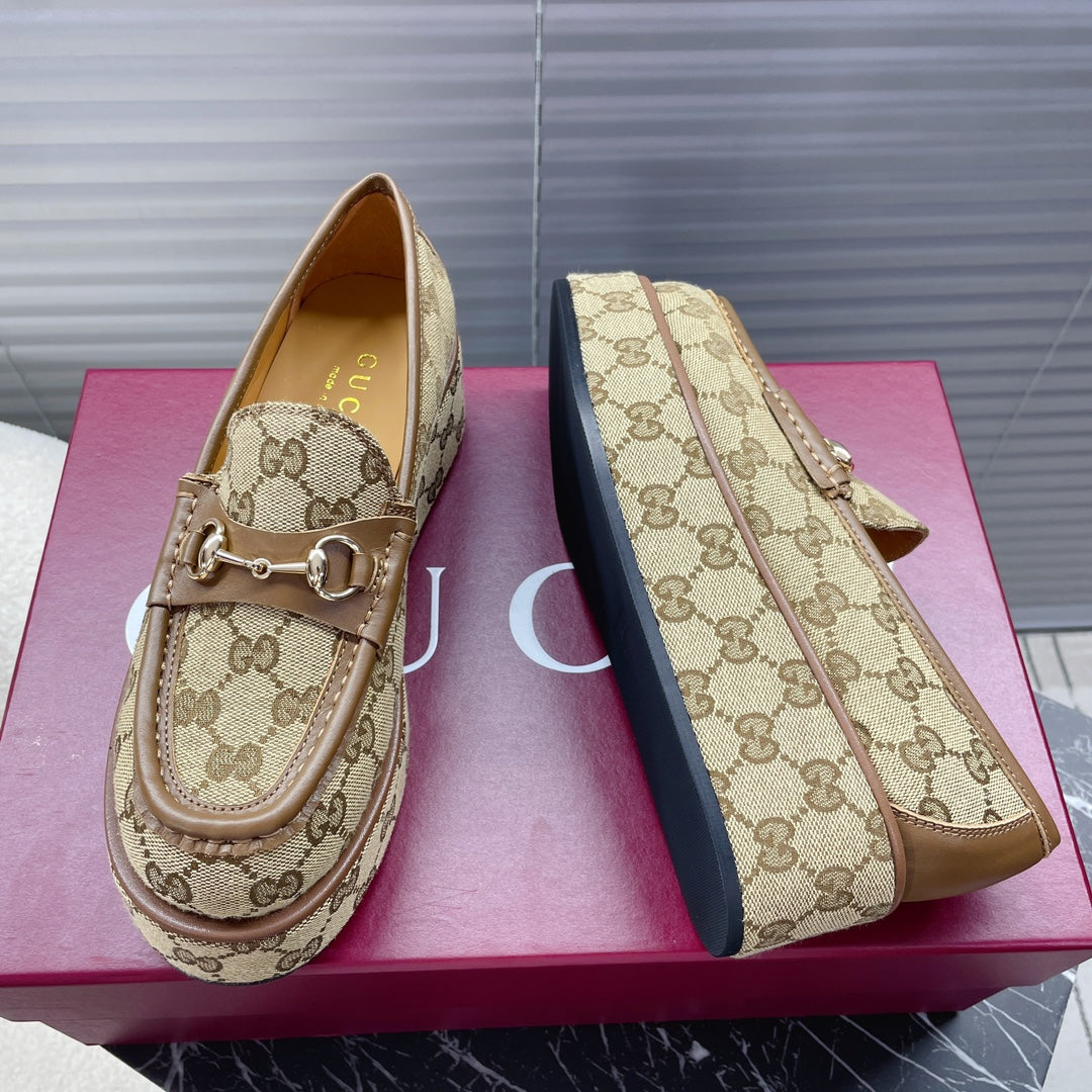 HORSEBIT PLATFORM LOAFER IN TAN BEIGE MONOGRAM JACQUARD FABRIC