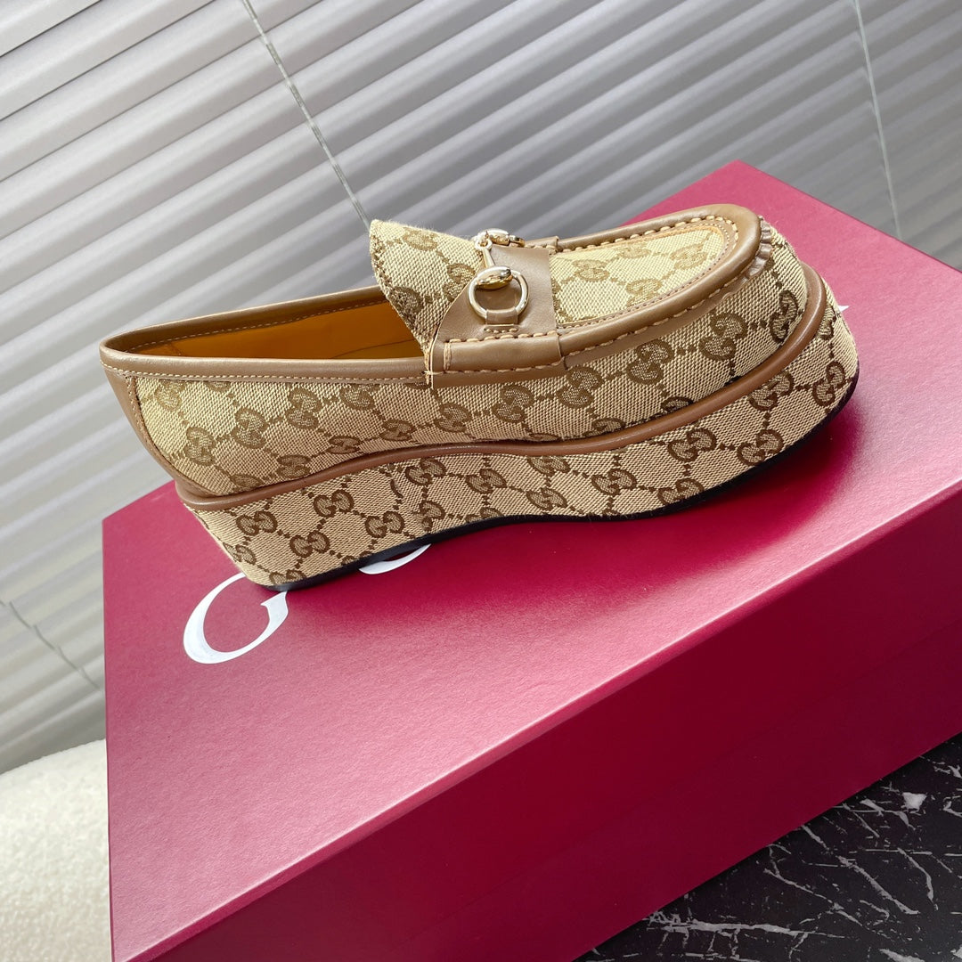 HORSEBIT PLATFORM LOAFER IN TAN BEIGE MONOGRAM JACQUARD FABRIC