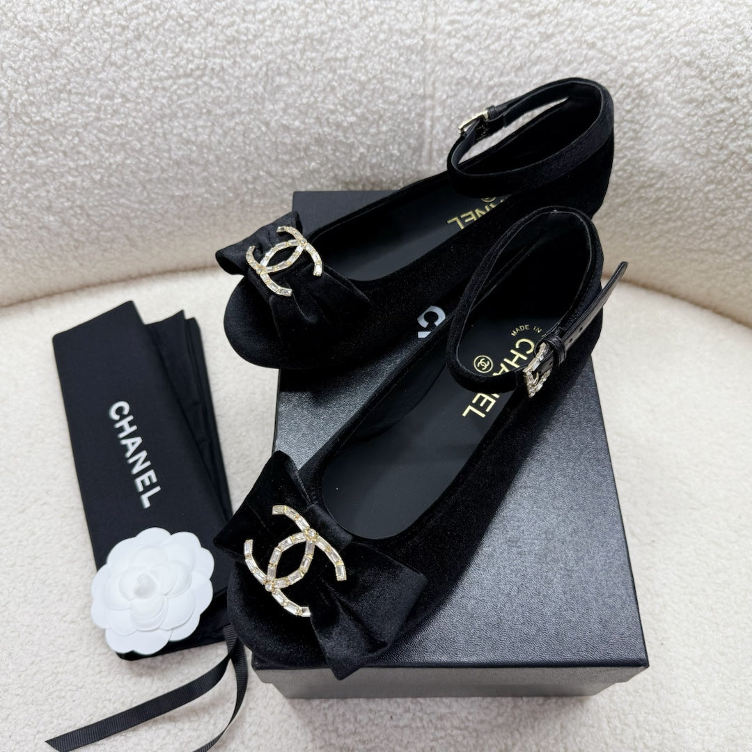 MARY JANE SHOES IN BLACK VELVET