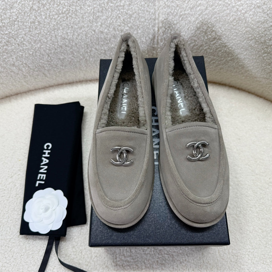 LOAFER IN SMOKE GRAY SUEDE AND WOOL LINING