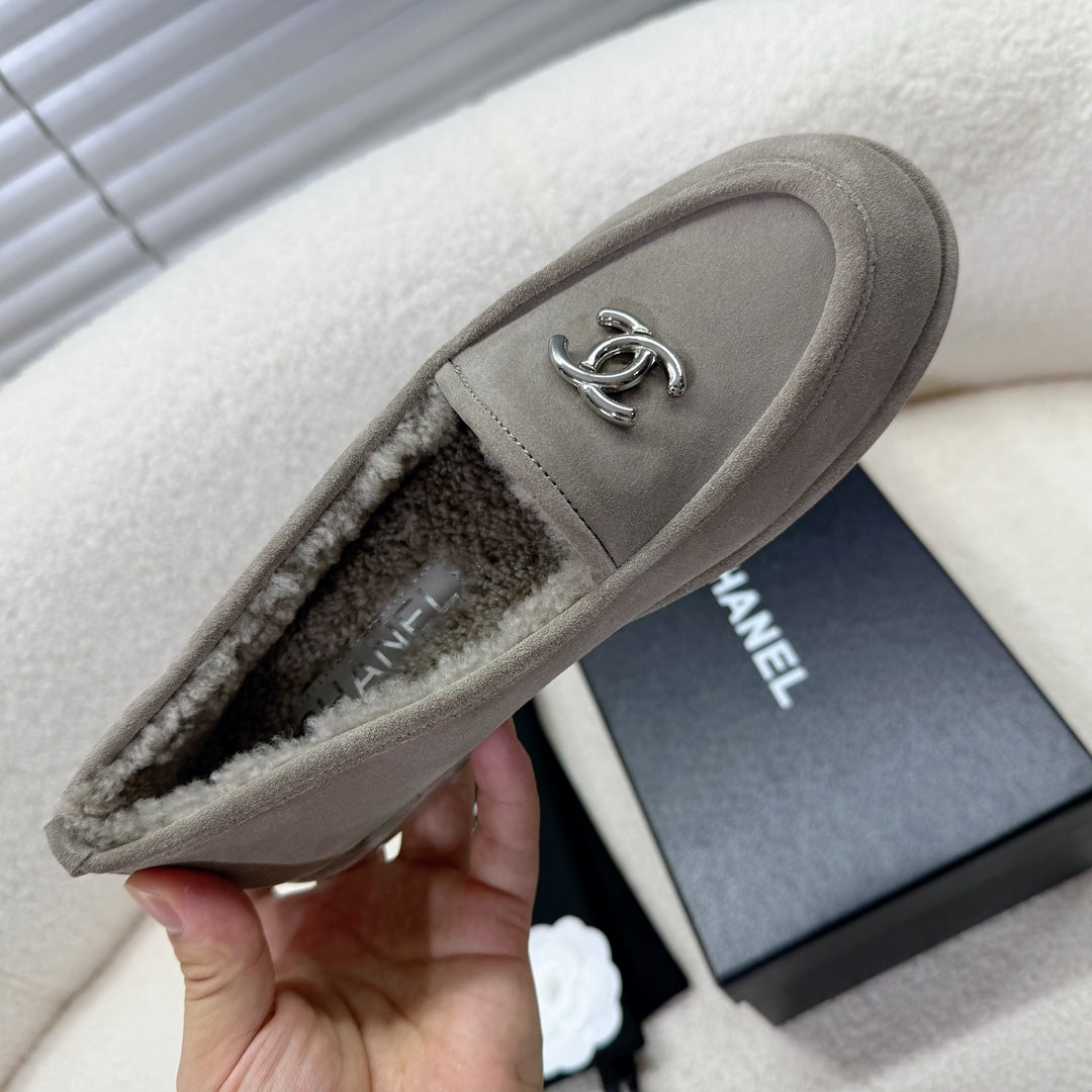 LOAFER IN SMOKE GRAY SUEDE AND WOOL LINING