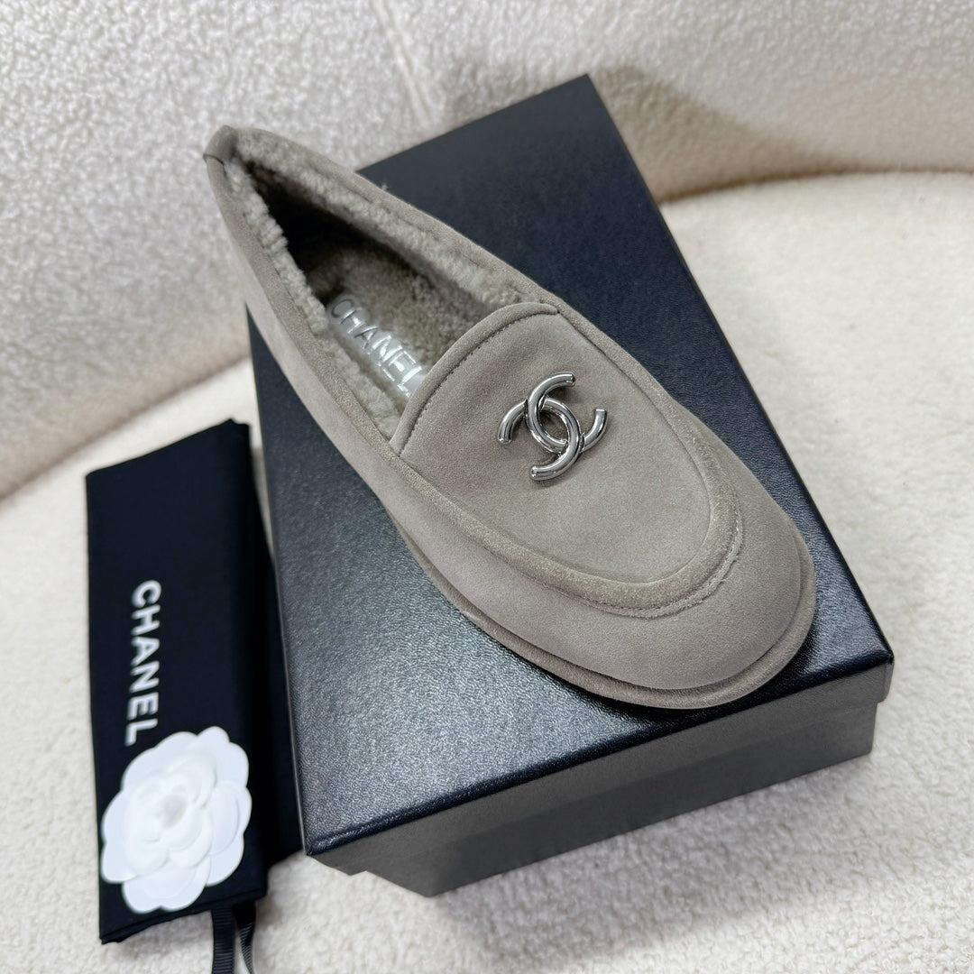 LOAFER IN SMOKE GRAY SUEDE AND WOOL LINING