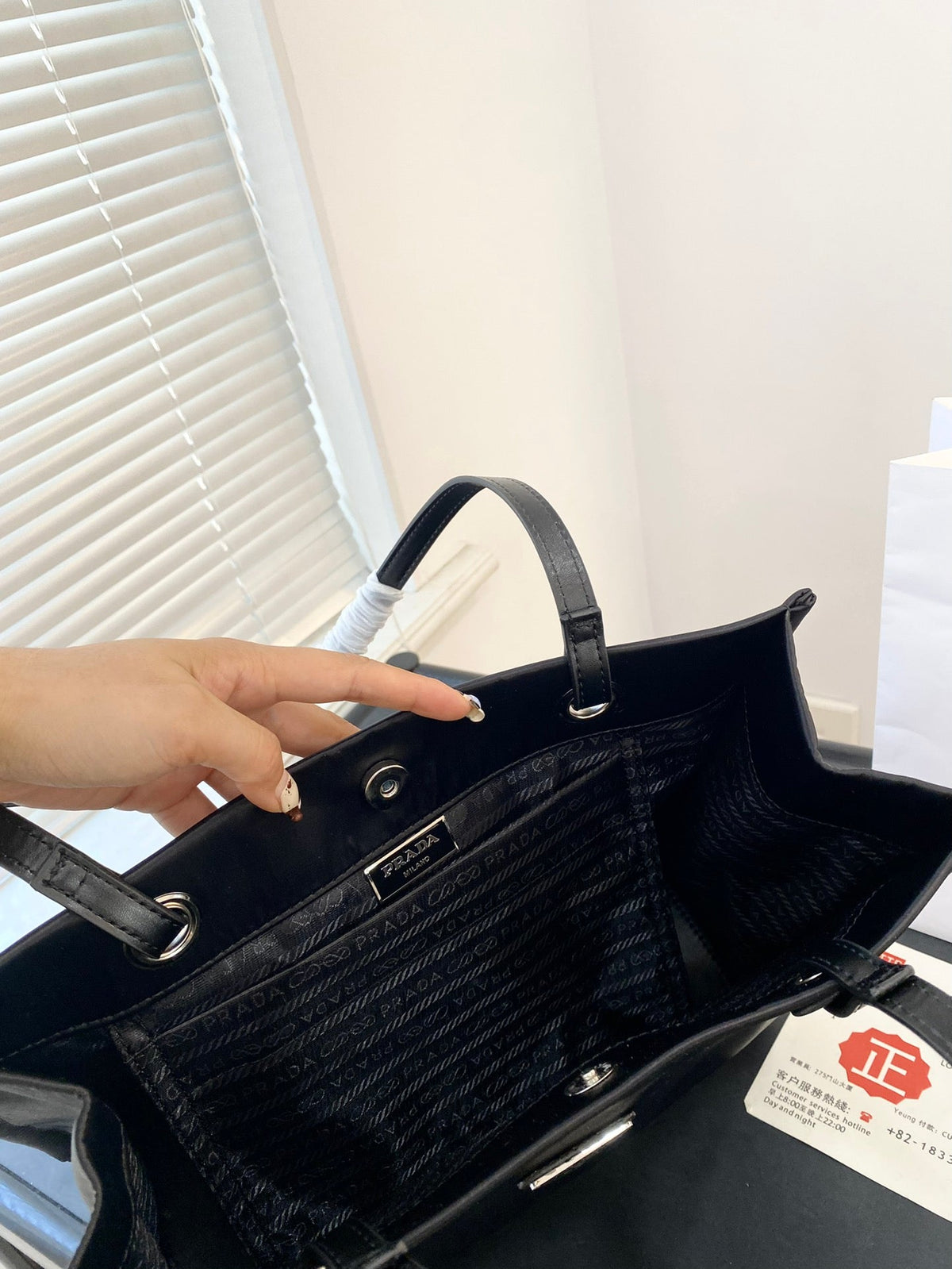 MEDIUM TOTE BAG 36 IN BLACK RE-NYLON FABRIC