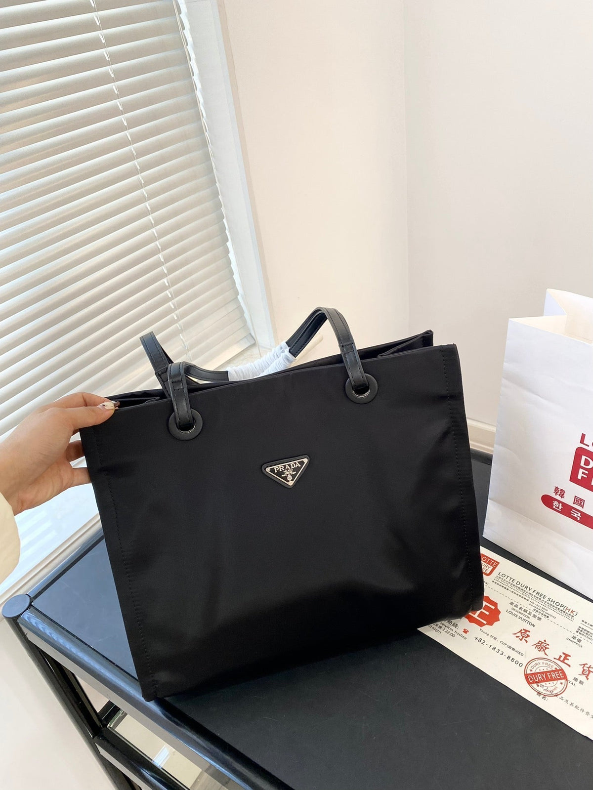 MEDIUM TOTE BAG 36 IN BLACK RE-NYLON FABRIC