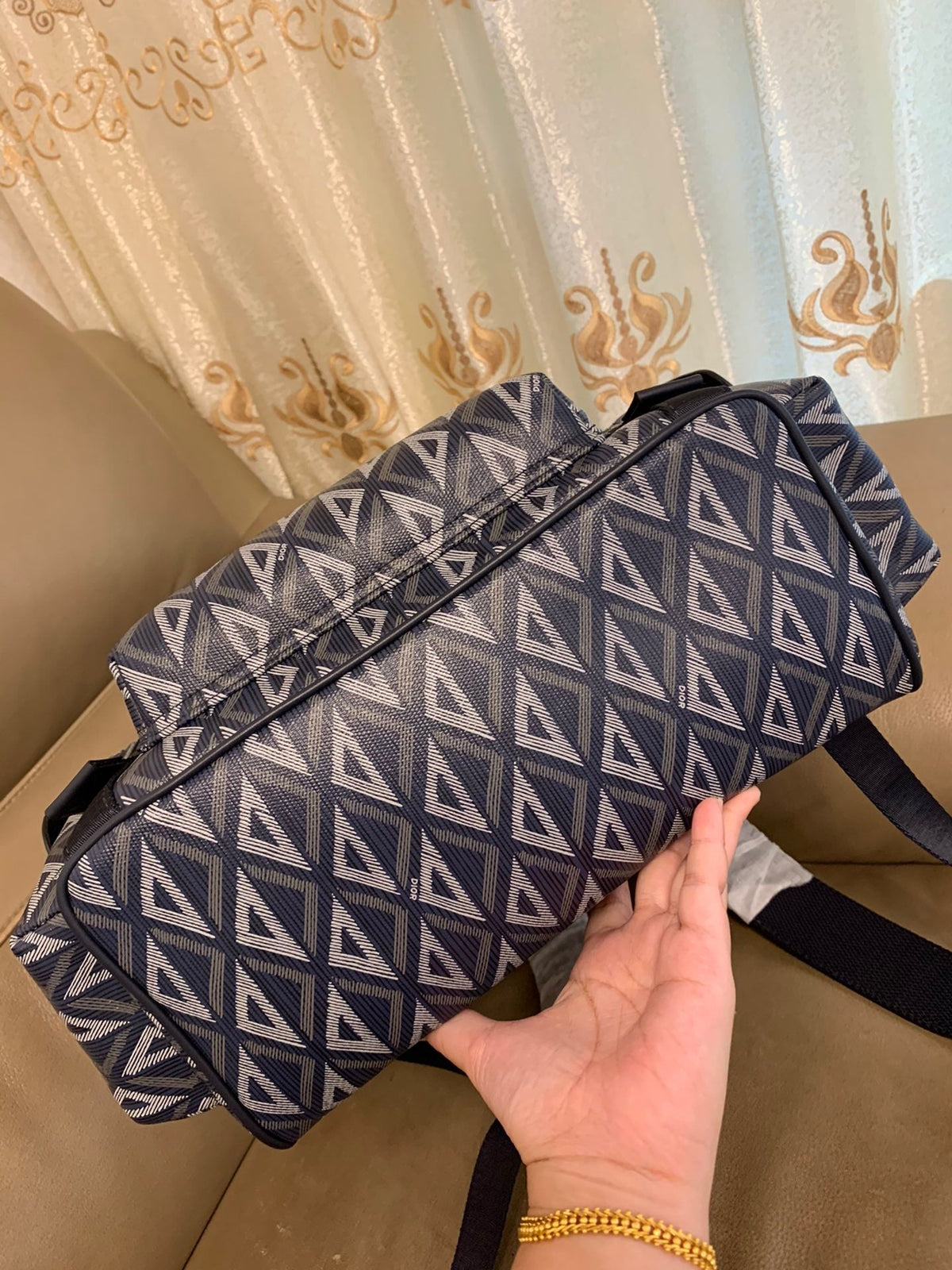 HIT THE ROAD BACKPACK WITH FLAP 51 IN WHITE AND BLUE TRIANGLE PATTERN FABRIC