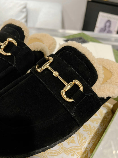 HORSEBIT MULE IN BLACK SUEDE AND FLEECE LINING