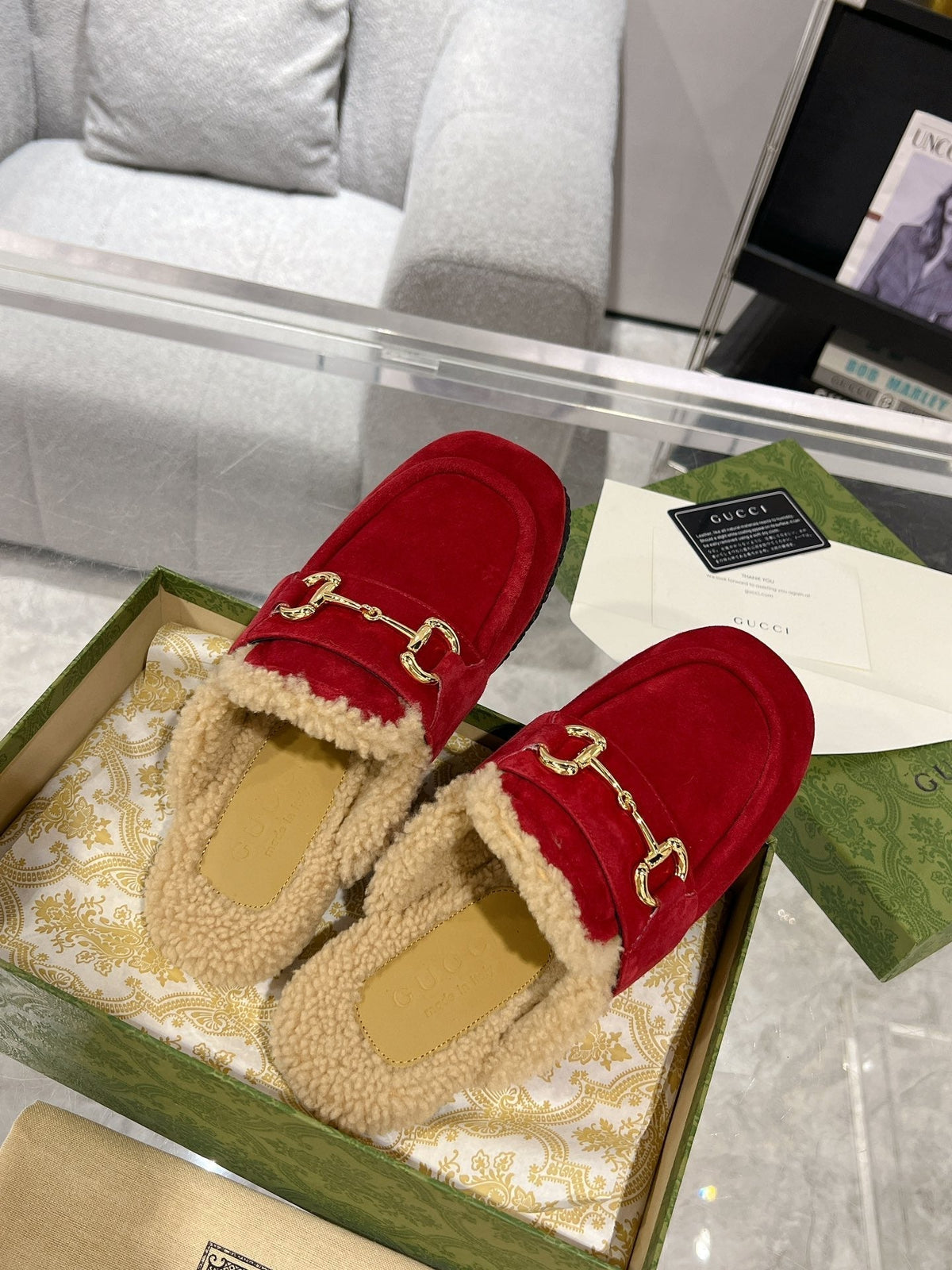 HORSEBIT MULE IN RED SUEDE AND FLEECE LINING