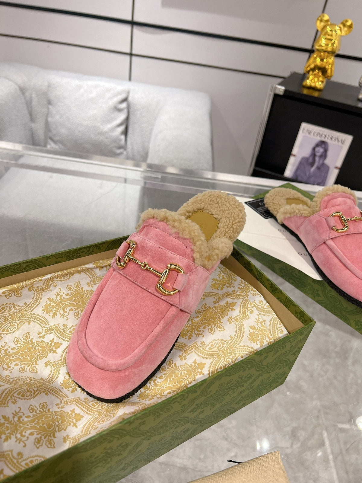 HORSEBIT MULE IN SALMON PINK SUEDE AND FLEECE LINING