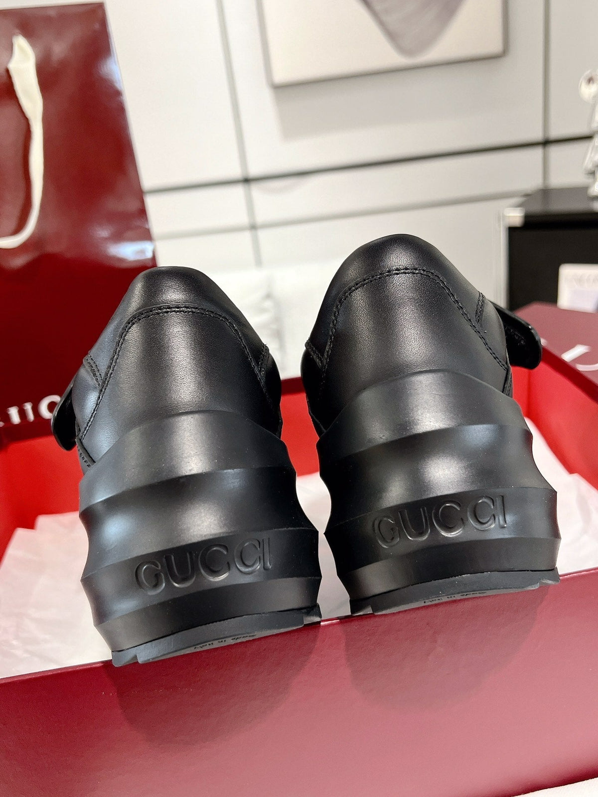 GG WAVE SNEAKER IN BLACK CALFSKIN