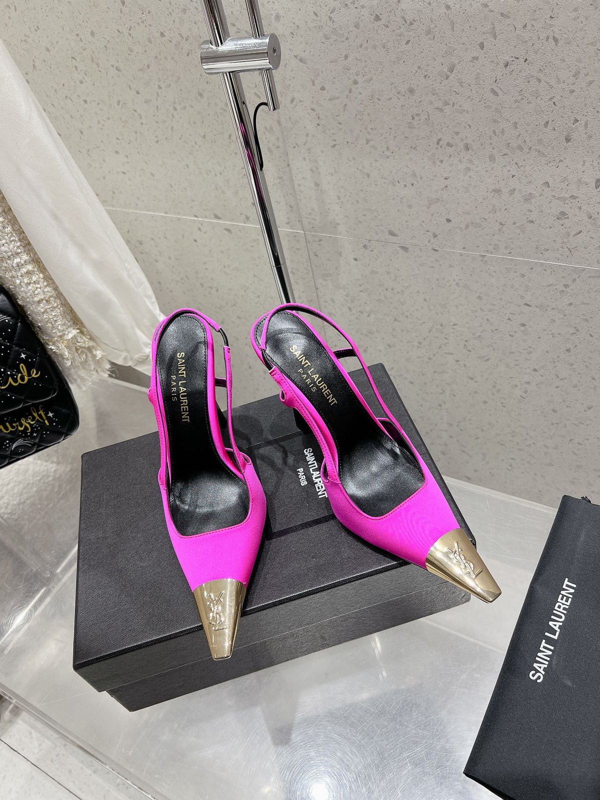 HIGH HEEL 10 CM SLINGBACK IN BRIGHT PINK CALFSKIN WITH GOLD HARDWARE