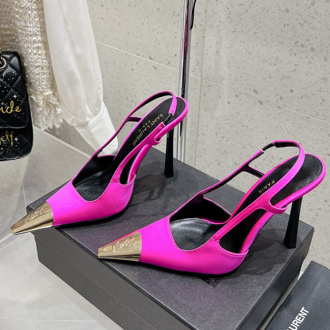 HIGH HEEL 10 CM SLINGBACK IN BRIGHT PINK CALFSKIN WITH GOLD HARDWARE