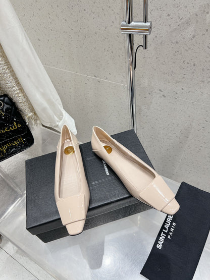 BALLERINA FLATS IN BEIGE CREAM PATENT CALFSKIN