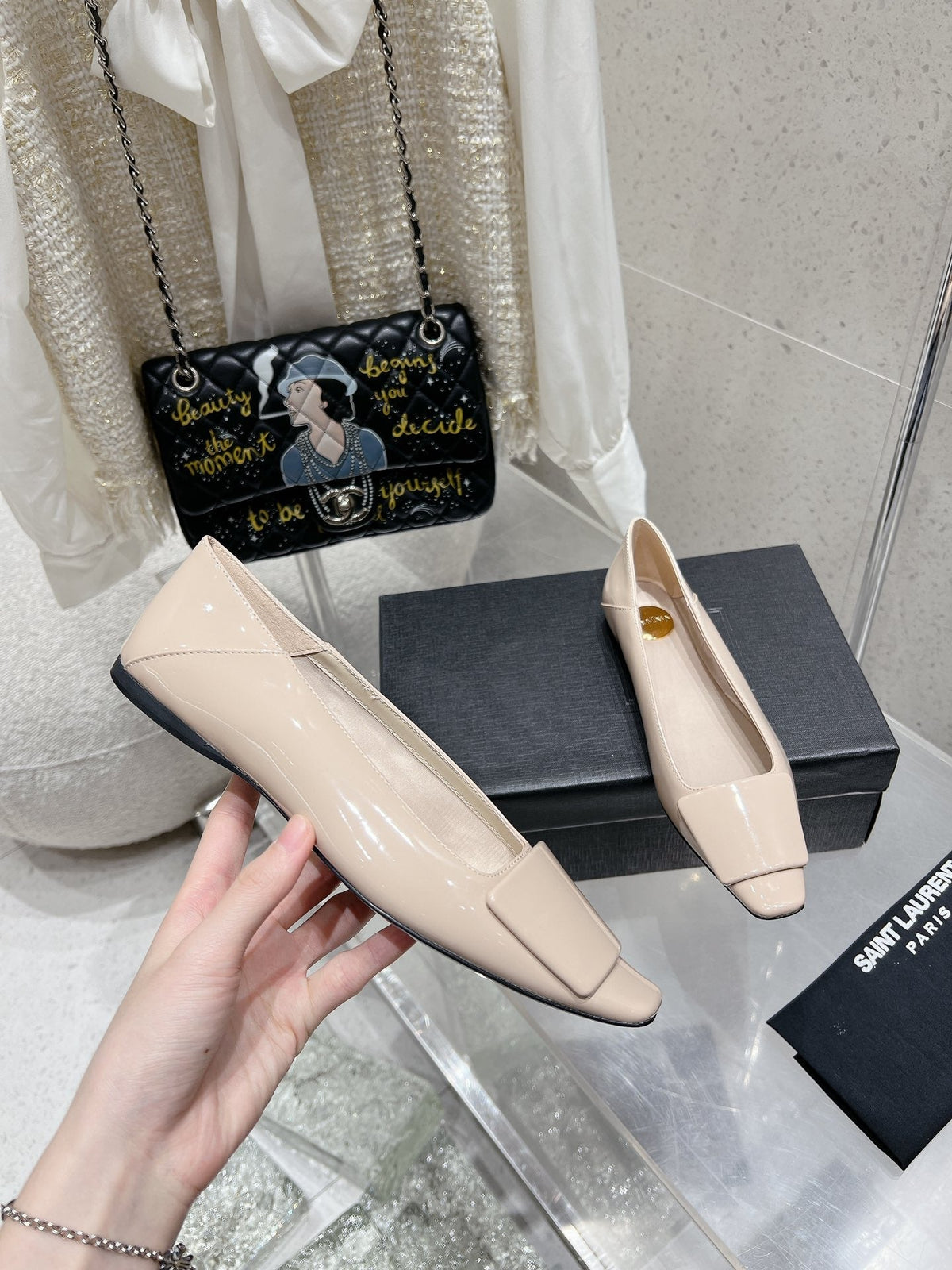 BALLERINA FLATS IN BEIGE CREAM PATENT CALFSKIN