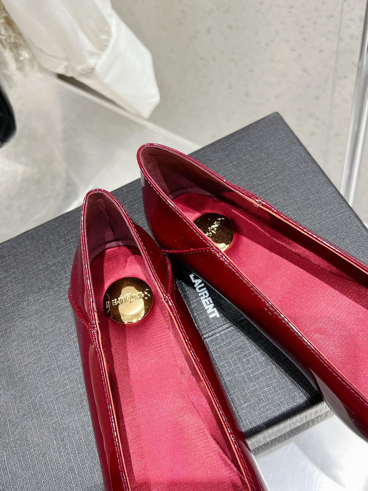BALLERINA FLATS IN RUBY RED PATENT CALFSKIN
