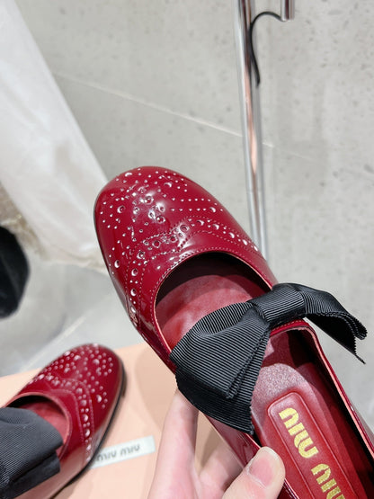 MARY JANE MID HEEL PUMPS IN RUBY RED PATENT LAMBSKIN WITH BOW