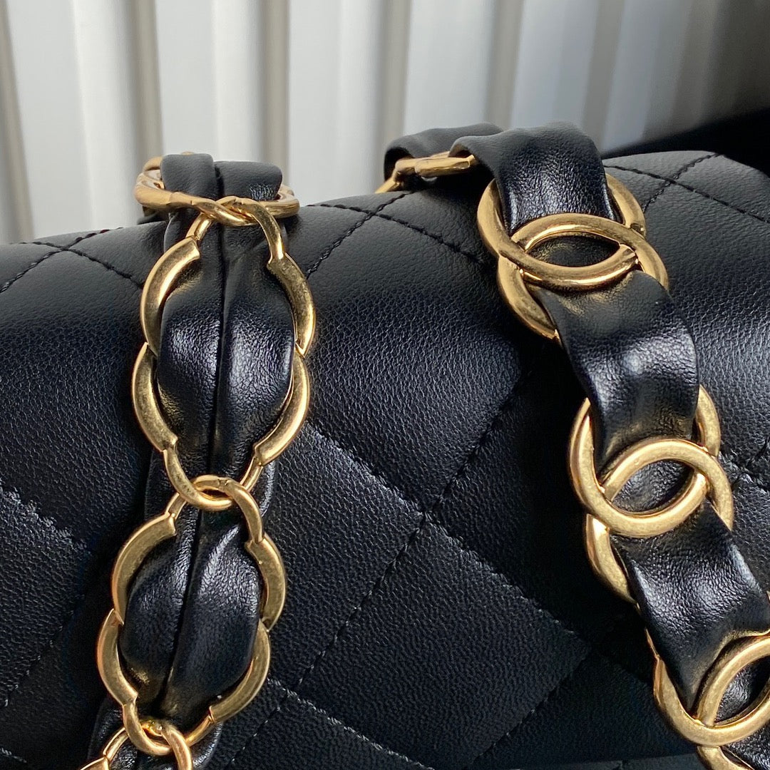 MEDIUM FLAP BAG 26 IN BLACK CALFSKIN GOLD DOUBLE C THICK CHAIN