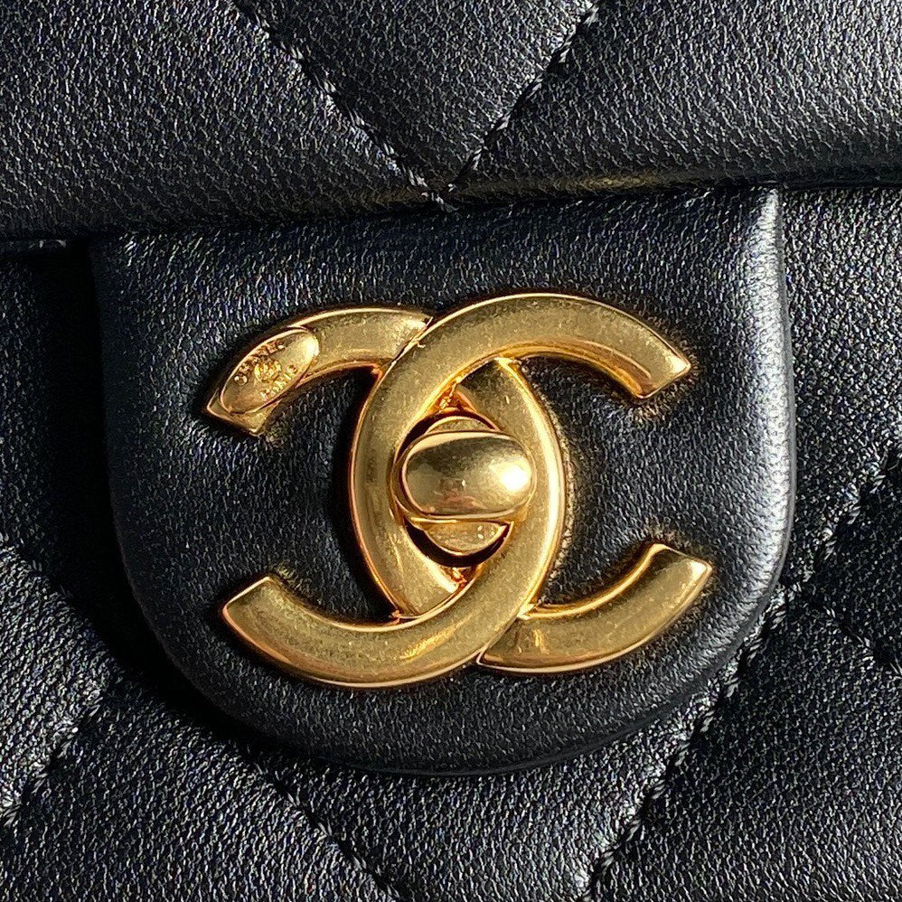 MEDIUM FLAP BAG 26 IN BLACK CALFSKIN GOLD DOUBLE C THICK CHAIN