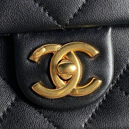 MEDIUM FLAP BAG 26 IN BLACK CALFSKIN GOLD DOUBLE C THICK CHAIN